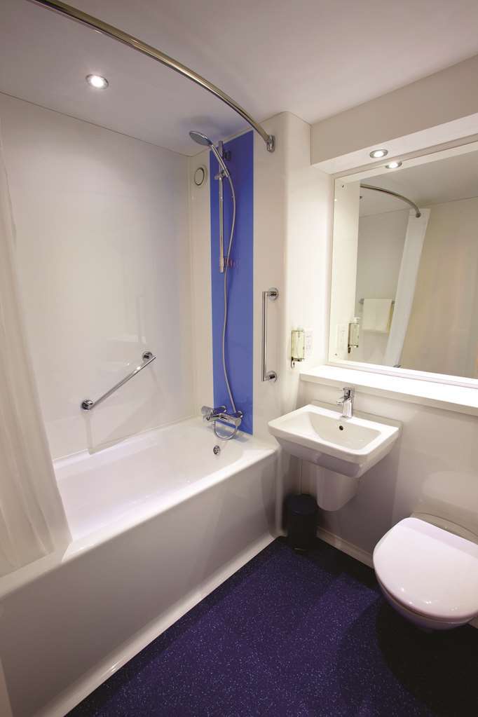 Old Colwyn Travelodge Colwyn Bay חדר תמונה
